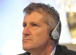 Davor Suker hầu tòa vì biển thủ... tiền xu