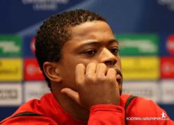 Evra dám cả gan trêu đùa cả thầy Ferguson