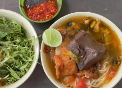 Gánh bún riêu ốc nổi tiếng ở quận 1