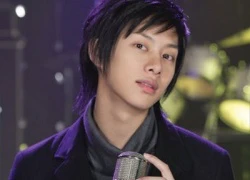 Heechul (lại) xuất hiện trong sàn đấu Kpop dù đang nhập ngũ