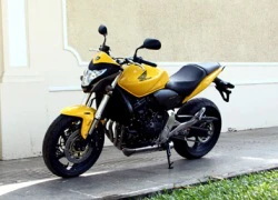 Honda Hornet 600 ABS 2011 dưới nắng Sài Gòn