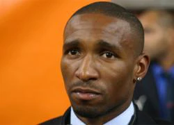 Jermain Defoe vui vẻ với vũ nữ