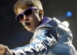 Justin Bieber lần đầu cởi trần khoe bo-đì