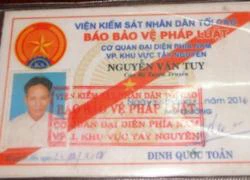 Lái xe mạo danh nhà báo