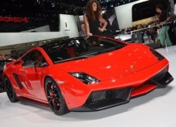 Lamborghini "vòng quanh thế giới" trong hai phút