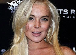 Lindsay Lohan lộ hàm răng bẩn