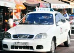 Taxi nhái "quậy" ở bệnh viện