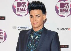 Adam Lambert tiếp tục cho fan "leo cây"