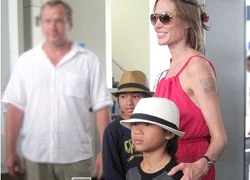 Angelina Jolie gây lo ngại vì quá gầy guộc