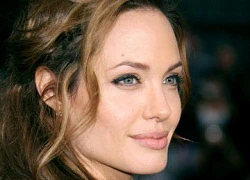 Angelina Jolie muốn làm đạo diễn&#8230; đám tang