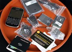 Blackberry Bold 9900 chính hãng giá gần 16 triệu đồng