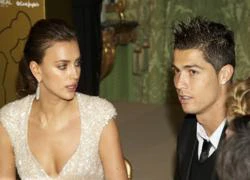 Bồ C. Ronaldo sexy với váy khoét trên, xẻ dưới