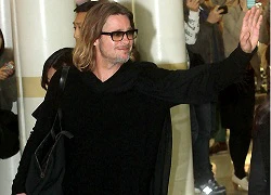 Brad Pitt được fan Hàn &#8216;vây&#8217; ở sân bay