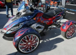 BRP Can-Am Spyder Roadster mang cảm hứng "Transformers"