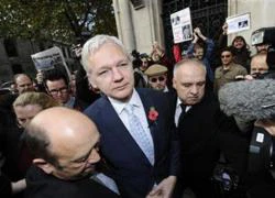 Cha đẻ WikiLeaks bị dẫn độ về Thụy Điển