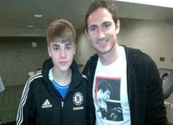 Chán Barca, Bieber chuyển sang mê Chelsea