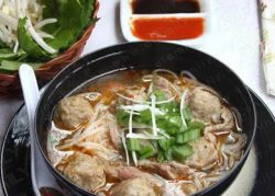 [Chế biến]-Phở bò viên sa tế