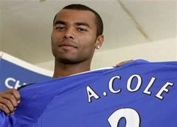 "Côn đồ" Ashley Cole