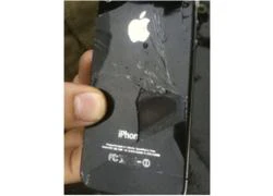 Điện thoại iPhone phát tia lửa và khói trên máy bay