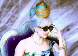 Khán giả ngơ ngác vì Lady Gaga &#8220;đột nhiên&#8221; giản dị và nữ tính