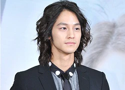 Kim Bum đua theo mốt tóc xoăn