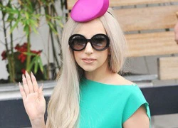 Lady Gaga thường xuyên... đi tiểu vào thùng rác