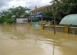 Lũ rút, hàng trăm ngàn học sinh vẫn nghỉ học