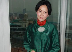 Lưu Gia Linh già nua vì trang phục sặc sỡ