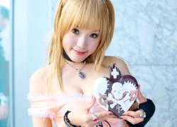 Nữ hoàng cosplay Nhật xuất hiện trong trang phục Misa Amane