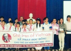 Quỹ học bổng hơn 2 tỷ đồng cho học sinh nghèo vượt khó