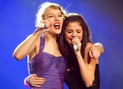 Taylor Swift và Selena Gomez lần đầu biểu diễn chung