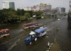 Thái Lan: Số người chết vì lũ lụt tiếp tục tăng, &#8220;giặc nước&#8221; tiến sâu vào Bangkok