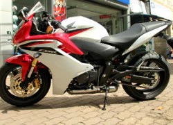 &#8216;Thời trang&#8217; Honda CBR600F trên phố sài Gòn