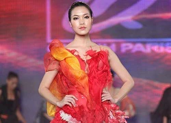 Thùy Dung tỏa sáng trên sàn catwalk thủ đô