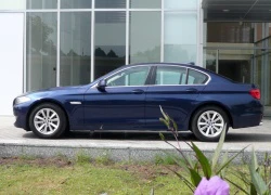 BMW 523i - sang trọng và thể thao dưới nắng Sài Gòn