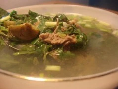 [Chế biến]- Canh thịt bò thuôn hành răm