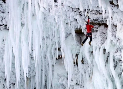 Chinh phục thác băng cao 137m