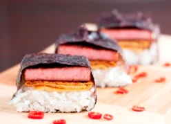 Độc đáo văn hóa ẩm thực Mỹ Nhật từ Spam Musubi