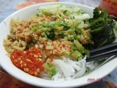 Đơn sơ bún bì Nam Bộ