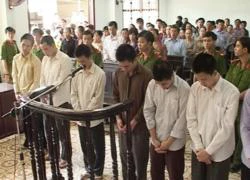 Giết người vì tiếng nẹt pô: Một án chung thân và 100 năm tù