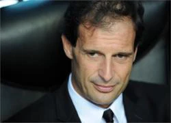 HLV Allegri vẫn cô độc