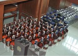 Hơn 200 chai rượu Chivas không rõ nguồn gốc