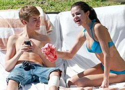 Justin 'dán' mắt vào vòng 1 của Selena