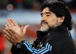 Maradona bị phạt vì nói xấu đối phương