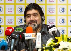 Maradona xỉa xói Pele nặng nề