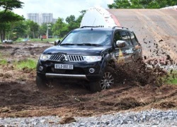 Mitsubishi Pajero Sport máy xăng sắp trình làng