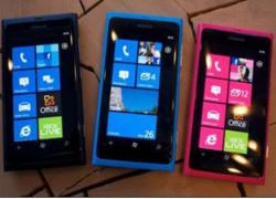 Nhân viên Nokia và Microsoft bình luận ẩn danh trên bài đánh giá Lumia