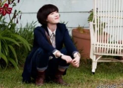 "Nữ phi công" Hye Sun đã chịu... "cởi" đồng phục