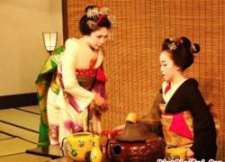 Tôi đi làm... geisha Việt (2): Tủi hờn những ngày nhập vai geisha &quot;mua vui&quot; cho khách