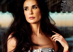 49 tuổi, Demi Moore vẫn đẹp rạng rỡ